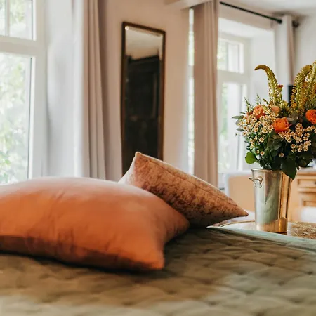 Le Poirier De La Canette