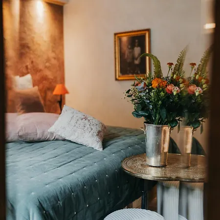 Le Poirier De La Canette *