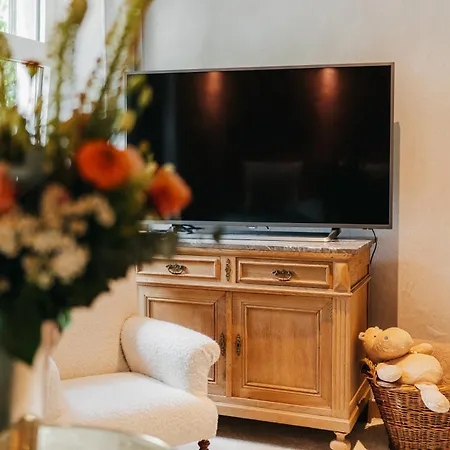 Le Poirier De La Canette