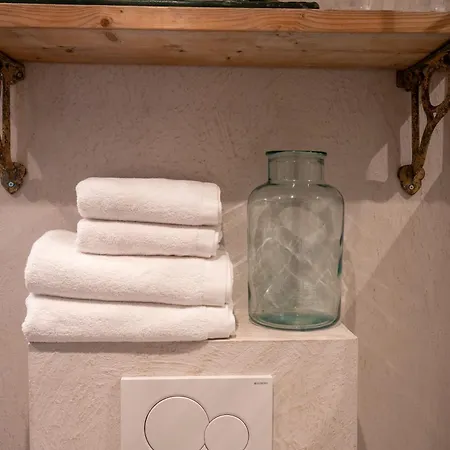 Le Poirier De La Canette