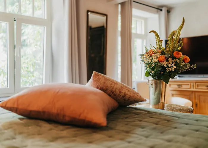 Le Poirier De La Canette