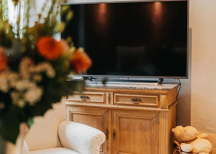 Le Poirier De La Canette